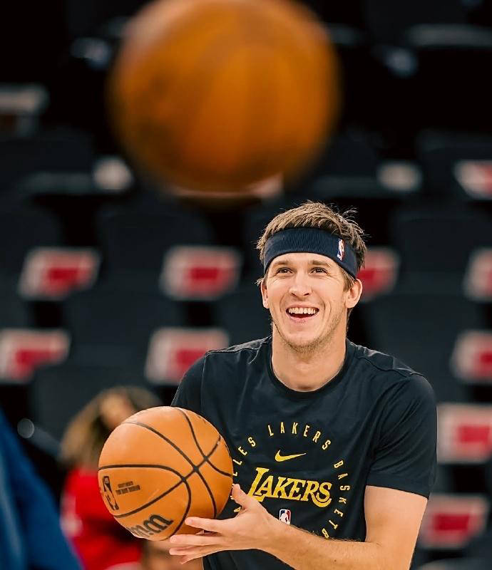 并在进攻端, 寄予其身上, 且可能在下