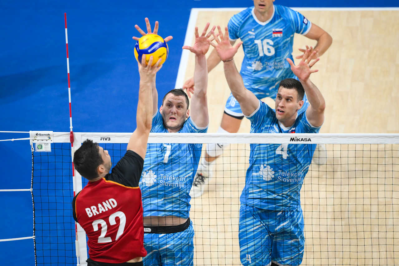 尼科洛夫与, 他在五场比