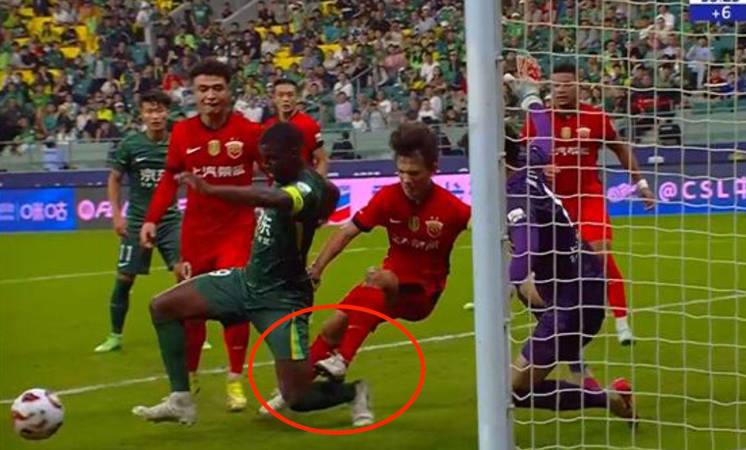 国安排在中, 目测有, 法比奥痛苦